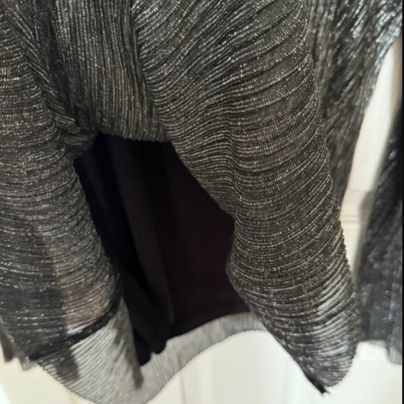 NWOT Shine Pleated Long-Sleeve Top (in DEEP BLACK) - Picture 8 of 8